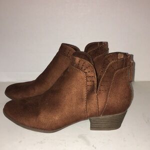 Arizona Jean Company Brown Ankle Boots